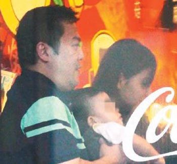 韋汝曾未婚生子，后嫁入豪門(mén)