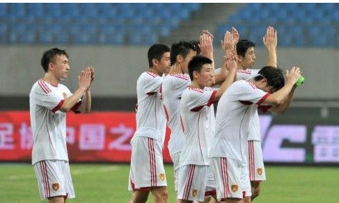 國足1：5恥敗泰國隊(duì)。