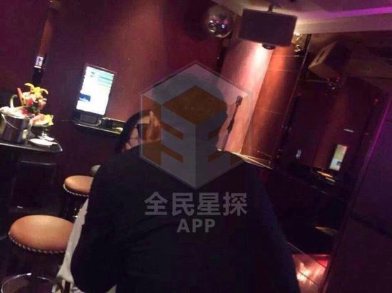 網(wǎng)絡(luò)曝光的田源激吻照，田源稱是角度問題