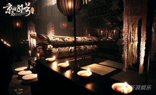 霍家為死去二少爺舉辦隆重的冥婚儀式之后，便送入靈堂。在如此幽閉的空間，活人陸蝶玉將與死者度過一晚駭人