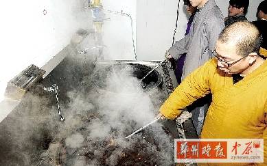 少林寺今天廣施4萬碗臘八粥 少林寺今天廣施4萬碗臘八粥