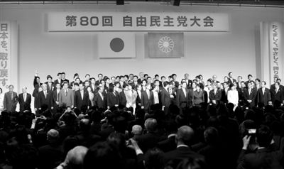 3月17日，日本自民黨黨員在東京出席自民黨年度大會(huì)。新華社發(fā)