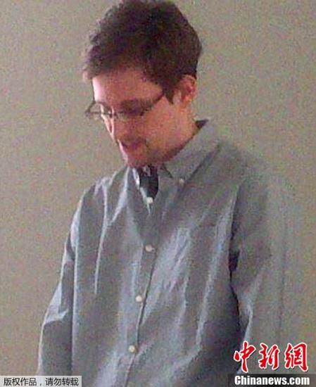 據(jù)外媒報道，美國“棱鏡”監(jiān)控計劃泄密者愛德華·斯諾登于莫斯科時間7月12日在莫斯科謝列梅捷沃機(jī)場與多