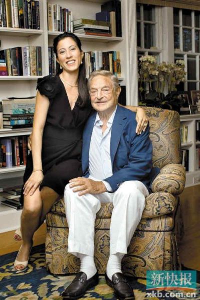 索羅斯及其未婚妻多美子。