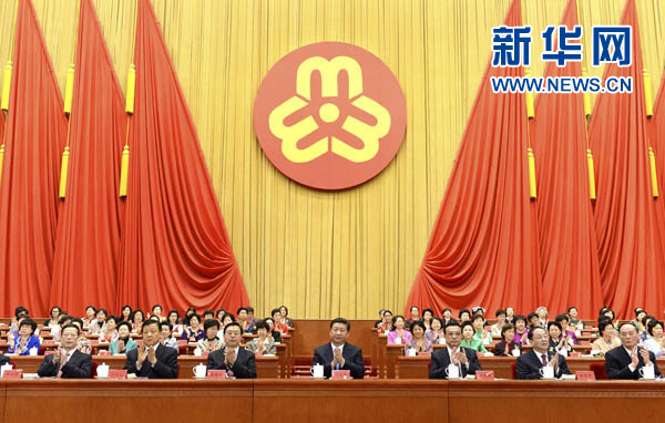 習(xí)近平、李克強、張德江、俞正聲、劉云山、王岐山、張高麗等在主席臺就座，祝賀大會召開。