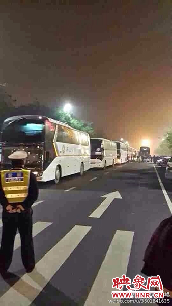 11月1日深夜，鄭州鄭東新區(qū)夜總會(huì)“皇家一號(hào)”被查處。網(wǎng)友供圖