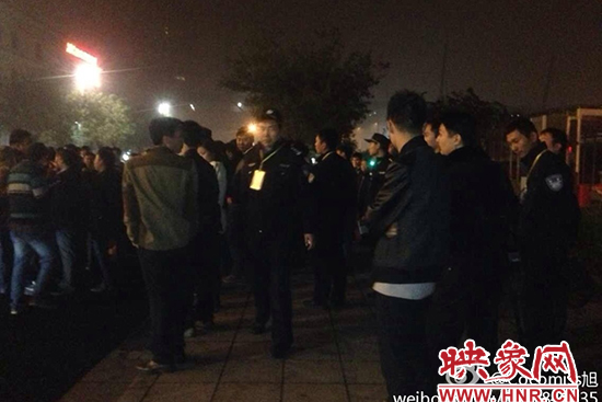 11月1日深夜，鄭州鄭東新區(qū)夜總會(huì)“皇家一號(hào)”被查處。網(wǎng)友供圖