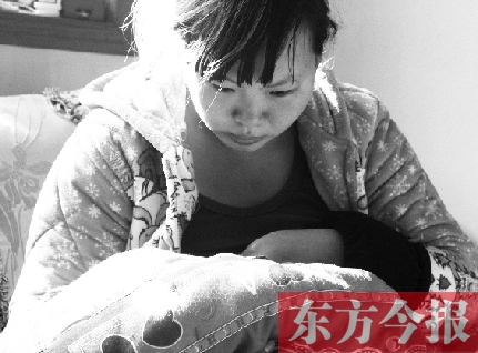 重新找回兒子蛋蛋，年輕的媽媽再也不忍離開