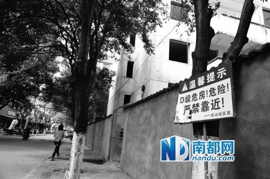 奉化塌樓去年曾因臺(tái)風(fēng)遭水浸 當(dāng)?shù)貙椰F(xiàn)危房 奉化塌樓去年曾因臺(tái)風(fēng)遭水浸 當(dāng)?shù)貙椰F(xiàn)危房