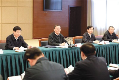 3月25日，王岐山在山東省臨沂市蒙陰縣主持召開蒙陰縣委常委擴(kuò)大會(huì)議。