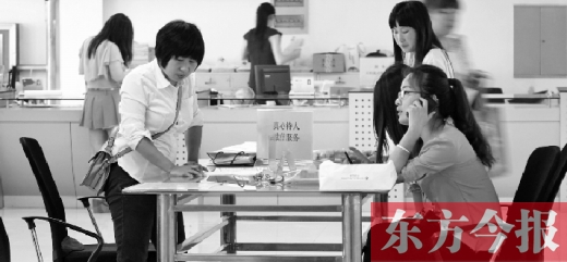 　　行政審批“瘦身”，不僅提高了行政效率，節(jié)約了行政資源，而且最大限度地方便了群眾