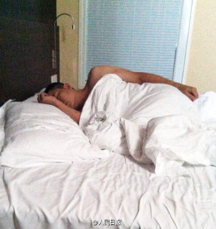 網(wǎng)傳吳春明的床照。