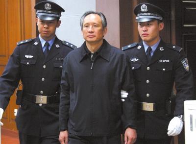 昨天，被告人張曙光在法庭上聽取宣判。新華社發(fā)