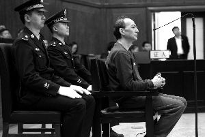 昨天，北京市二中院公開審理了劉軍誼受賄案，現(xiàn)場有上百人參加旁聽。首席攝影記者 吳寧/攝