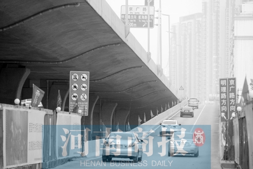 隴海路高架大學(xué)路南側(cè)西向東上橋匝道，后天就要封閉了