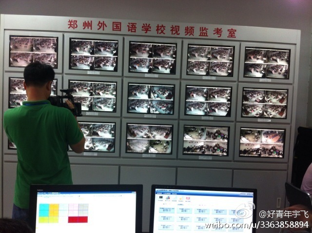 在鄭州外國語中學(xué)監(jiān)控室，映象網(wǎng)記者看到，各考點(diǎn)秩序井然。