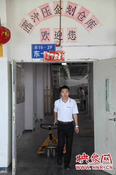 深入生產(chǎn)一線，真實(shí)體驗(yàn)工友的生產(chǎn)環(huán)境