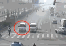 地面鋼絲繩致汽車騰空而起 網(wǎng)友:萬磁王來了(圖)