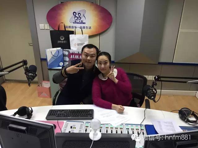 DJ子恒和小糖首先給我們送上祝?？?！