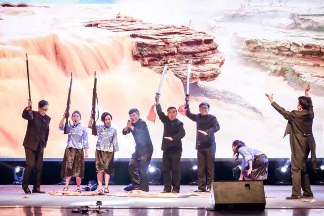 作為本場(chǎng)晚會(huì)的最后一個(gè)節(jié)目，《黃河大合唱》刷新你完全不一樣的體驗(yàn)。