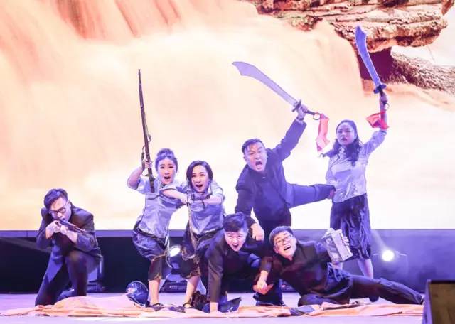 作為本場(chǎng)晚會(huì)的最后一個(gè)節(jié)目，《黃河大合唱》刷新你完全不一樣的體驗(yàn)。