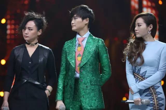 李宇春、周筆暢、張靚穎湖南臺跨年晚會同框