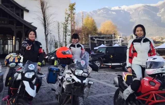 中間是菲菲？