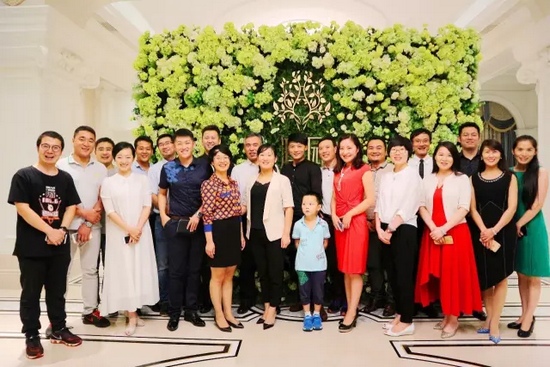 期待的時(shí)候，總是很長，相聚的時(shí)候，總是很短。