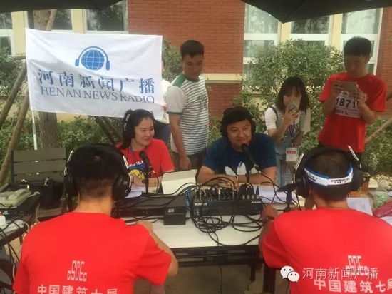 直播間被圍觀群眾包圍啦，是不是沒(méi)有看過(guò)我們的直播？