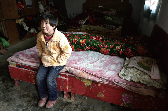 胡天格的家除了床鋪，再也看不到其他物件