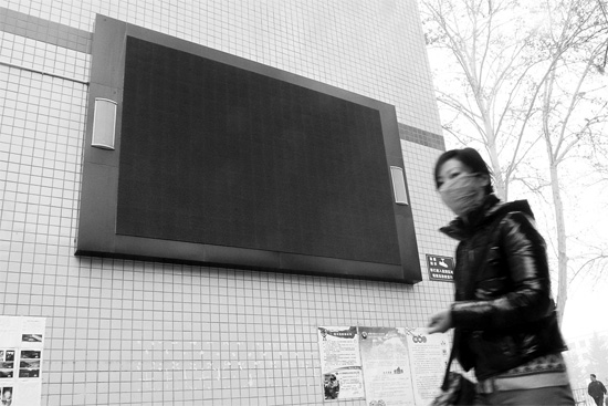 教育部下發(fā)通知，不僅要求學校引導(dǎo)學生勤儉節(jié)約，學 校也要節(jié)約辦公。昨天是開學第一天，鄭州市39中校園