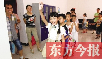 成長(zhǎng)訓(xùn)練營(yíng)面試在東方今報(bào)發(fā)行中心舉行。圖為面試現(xiàn)場(chǎng)