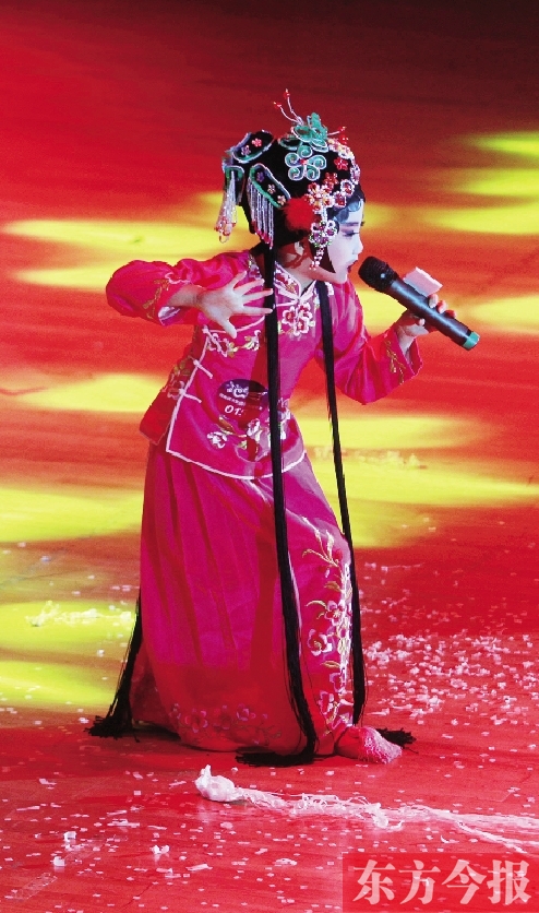 11月16日，《非常6+1》河南區(qū)總決賽現(xiàn)場(chǎng)，入圍選手們上演了一場(chǎng)精彩的比賽