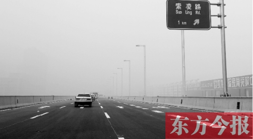 昨天上午，東方今報記者跟隨鄭州市交巡警部門，提前探路已具備通車條件的鄭州市三環(huán)快速路