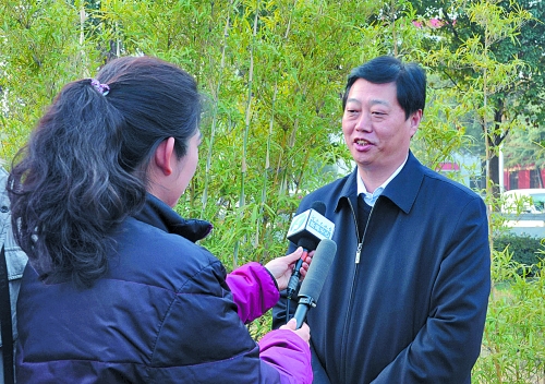 十八大代表、南陽市委書記李文慧談學(xué)習(xí)十八大精神體會