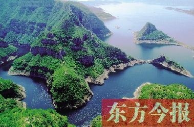 碧水藍(lán)天有綠色,是濟(jì)源人生活的愿望。如今,正是因?yàn)闈?jì)源有山有水,綠樹(shù)成蔭,很多在外工作的濟(jì)源人慢慢選擇回家鄉(xiāng)買(mǎi)房定居。