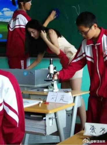 吉林女教師被同學(xué)譽(yù)為最美生物老師 吉林女教師被同學(xué)譽(yù)為最美生物老師
