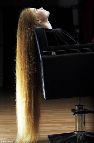 英國(guó)1.5米高少女金色長(zhǎng)發(fā)及膝 英國(guó)1.5米高少女金色長(zhǎng)發(fā)及膝