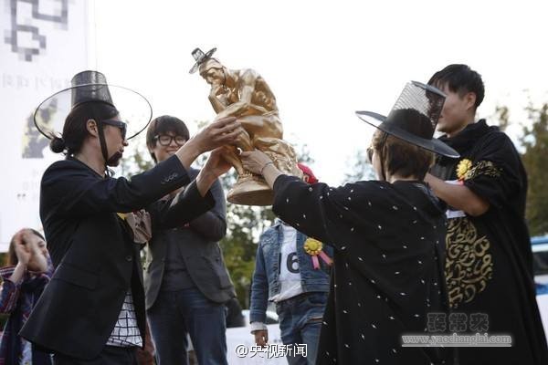 韓國舉辦“發(fā)呆大賽” 選手面僵齊放空