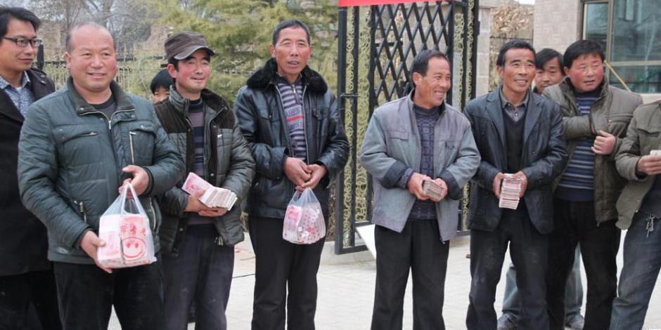 甘肅山村一支書(shū)發(fā)百萬(wàn)分紅現(xiàn)金 甘肅山村一支書(shū)發(fā)百萬(wàn)分紅現(xiàn)金