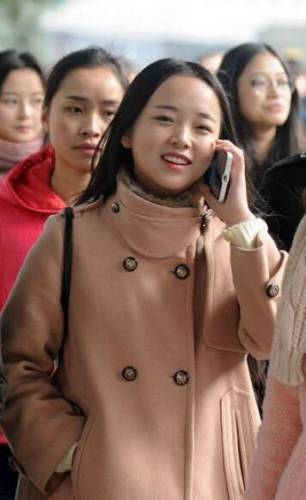 四川藝考現(xiàn)場(chǎng):一大波美女云集 四川藝考現(xiàn)場(chǎng):一大波美女云集