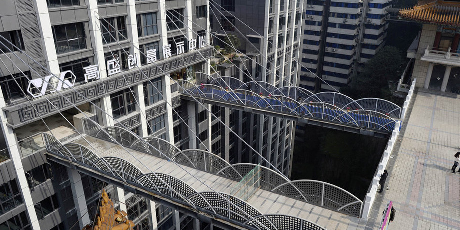 重慶現(xiàn)“最?！笨罩羞B廊 離地68.5米