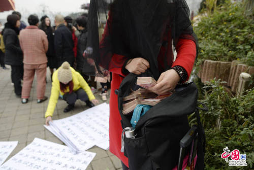 女子寫(xiě)1000個(gè)