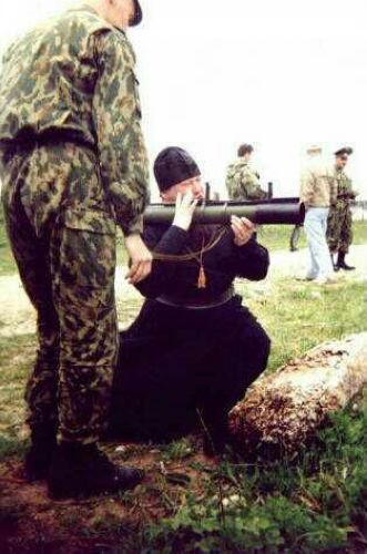 戰(zhàn)斗民族:牧師會(huì)開光能打槍懂賣萌 戰(zhàn)斗民族:牧師會(huì)開光能打槍懂賣萌