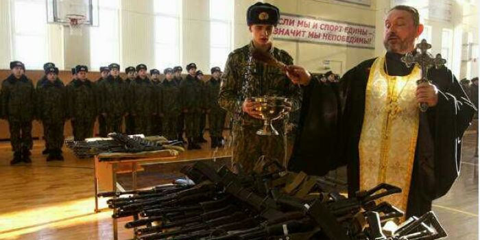 戰(zhàn)斗民族:牧師會(huì)開光能打槍懂賣萌 戰(zhàn)斗民族:牧師會(huì)開光能打槍懂賣萌