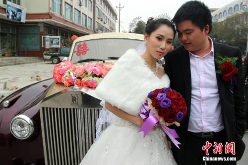 浙江青年千萬(wàn)級(jí)勞斯萊斯迎娶上海新娘 浙江青年千萬(wàn)級(jí)勞斯萊斯迎娶上海新娘