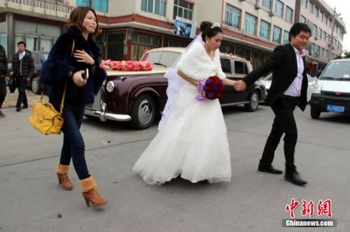 浙江青年千萬(wàn)級(jí)勞斯萊斯迎娶上海新娘 浙江青年千萬(wàn)級(jí)勞斯萊斯迎娶上海新娘