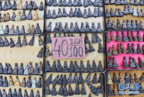 曼谷街頭的護(hù)身符市場 曼谷街頭的護(hù)身符市場