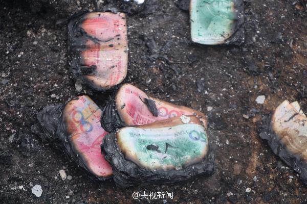 廣西運(yùn)鈔車起火燒毀11箱鈔票 廣西運(yùn)鈔車起火燒毀11箱鈔票