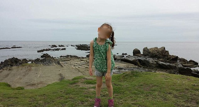 日女童身后驚現(xiàn)幽靈武士走紅 日女童身后驚現(xiàn)幽靈武士走紅